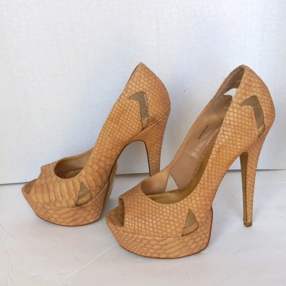 BeBe 5 in snake skin platform high heels tan size 7. Barely worn. - Picture 2 of 8